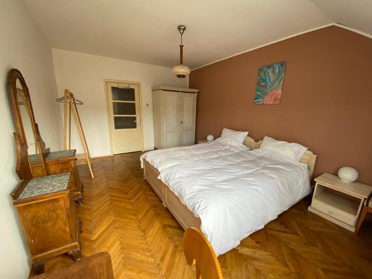 Rose'S Oldtown Apartment Брашов Екстериор снимка