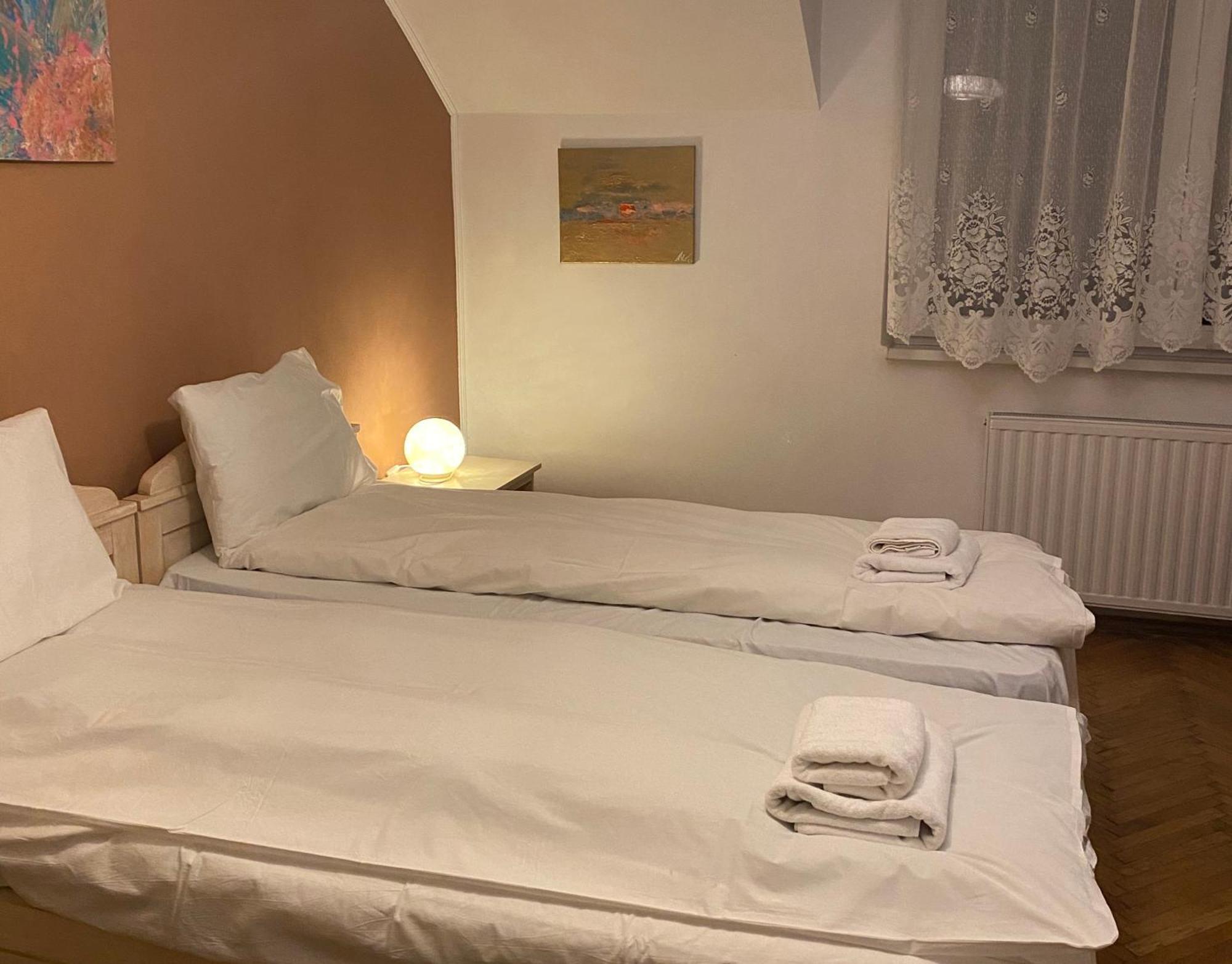 Rose'S Oldtown Apartment Брашов Екстериор снимка