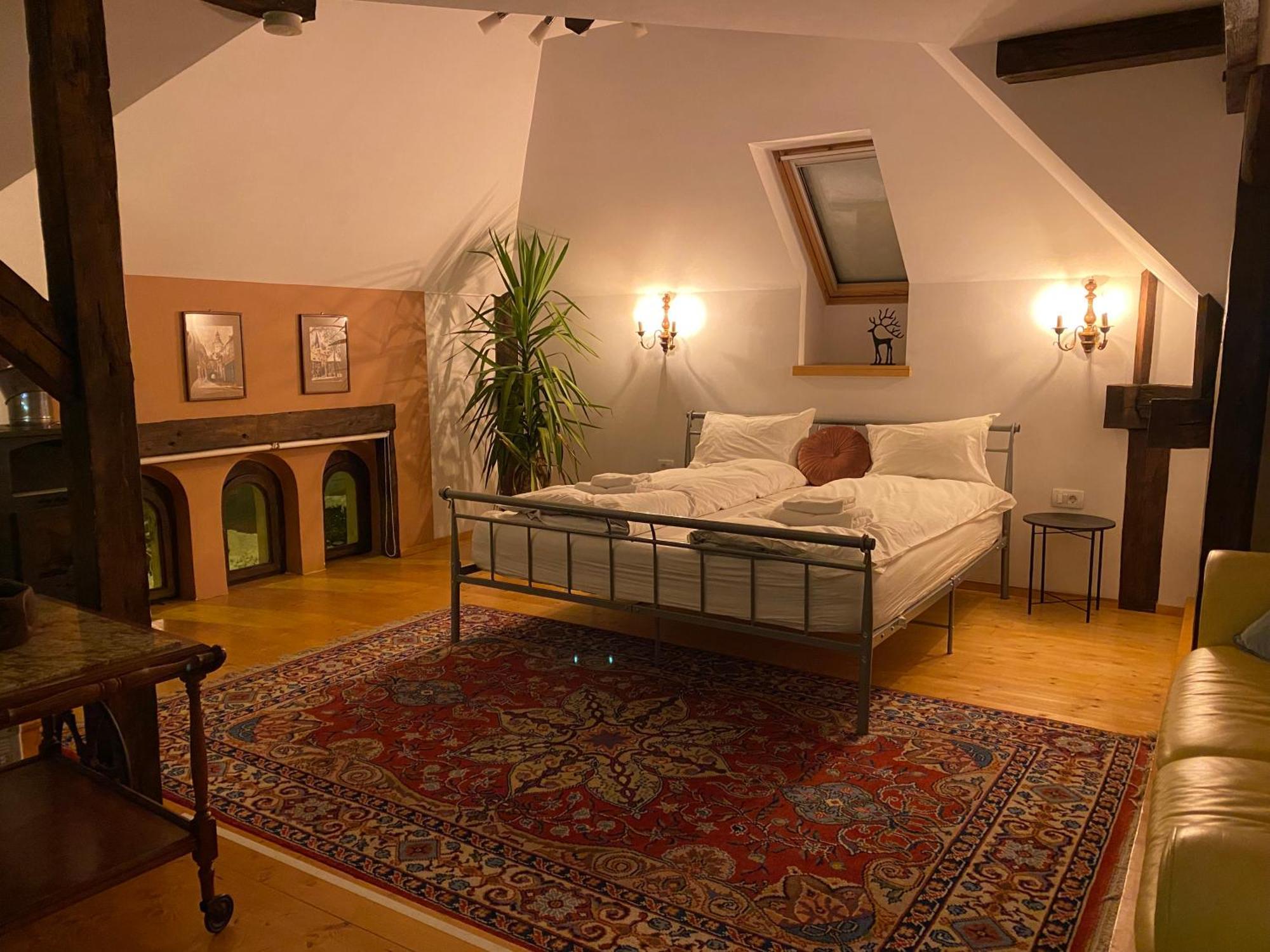 Rose'S Oldtown Apartment Брашов Екстериор снимка