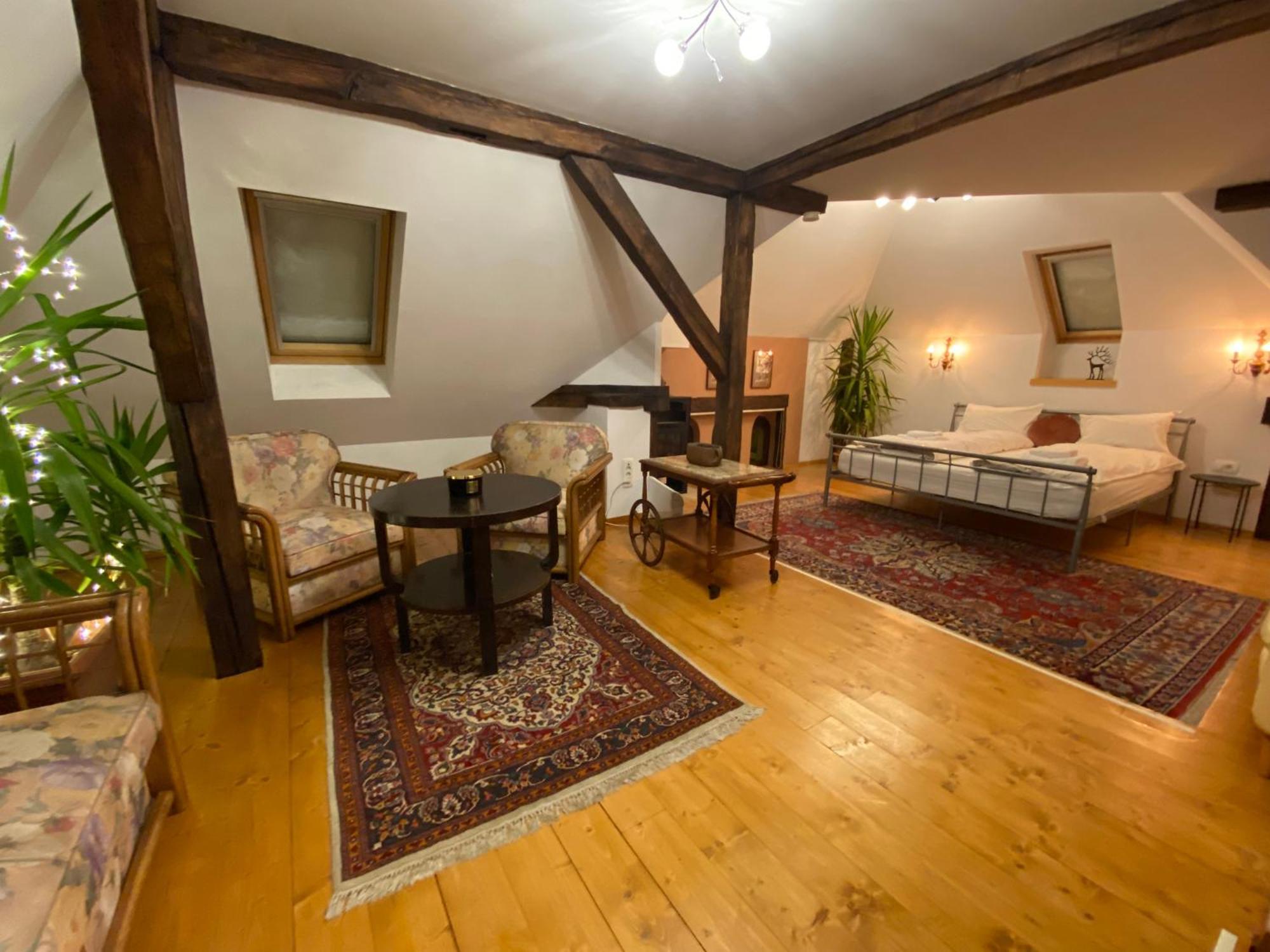 Rose'S Oldtown Apartment Брашов Екстериор снимка